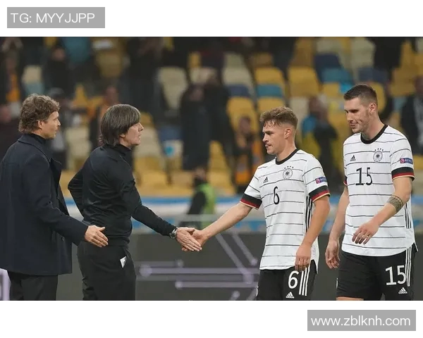 足球明星观看拳击精彩瞬间分享运动激情与热血对决的魅力